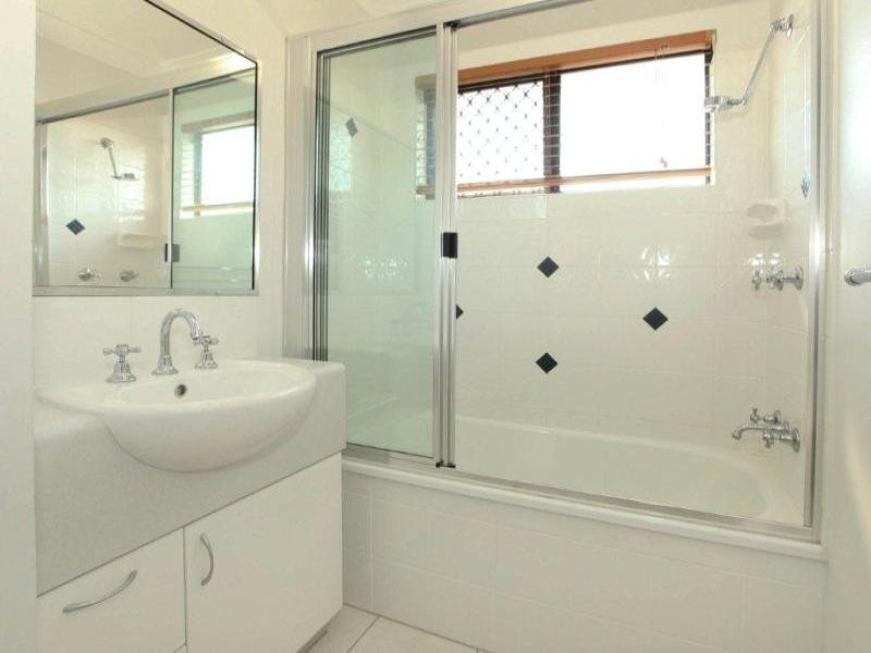 6 Kempton Chase, Burdell QLD 4818