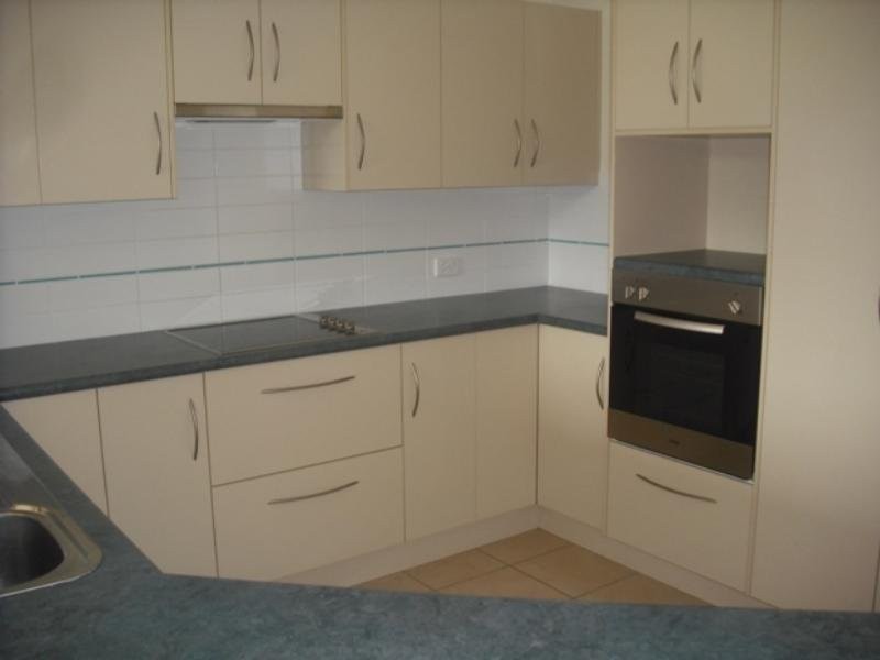 Bushland Beach QLD 4818