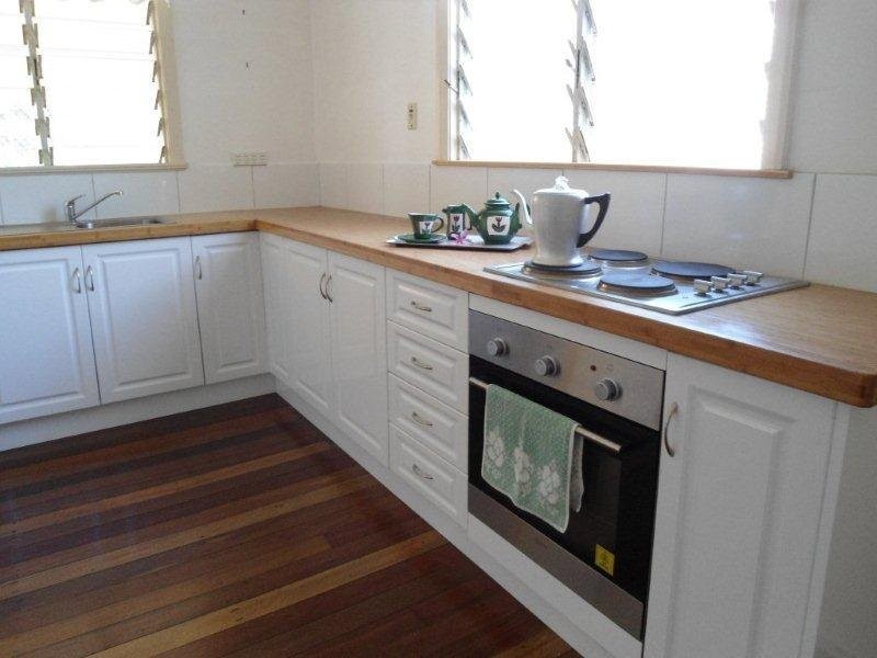 77 Livingstone Street, West End QLD 4810