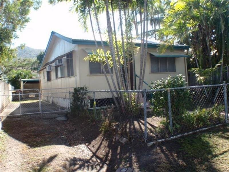 77 Livingstone Street, West End QLD 4810