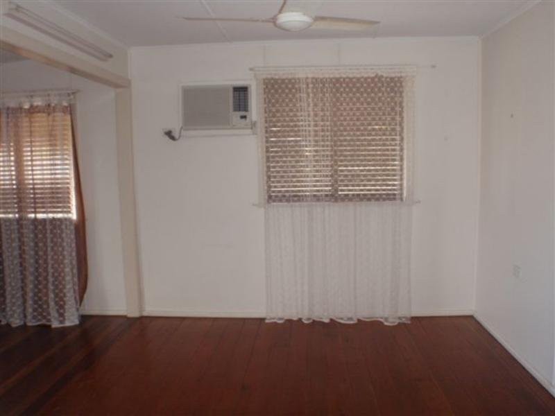 77 Livingstone Street, West End QLD 4810