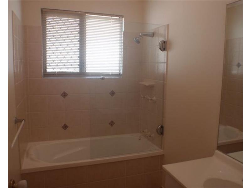 4 Blue Lake Court, Kirwan QLD 4817