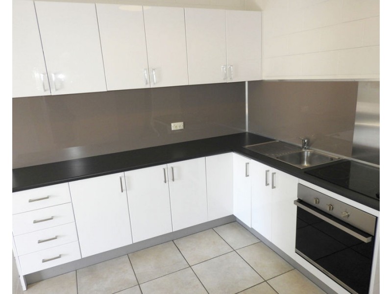 2/398 Walker Street, Townsville City QLD 4810