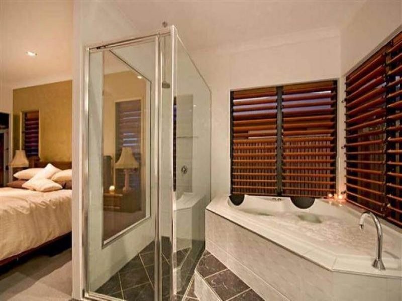 Bushland Beach QLD 4818