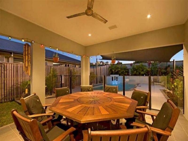 Bushland Beach QLD 4818