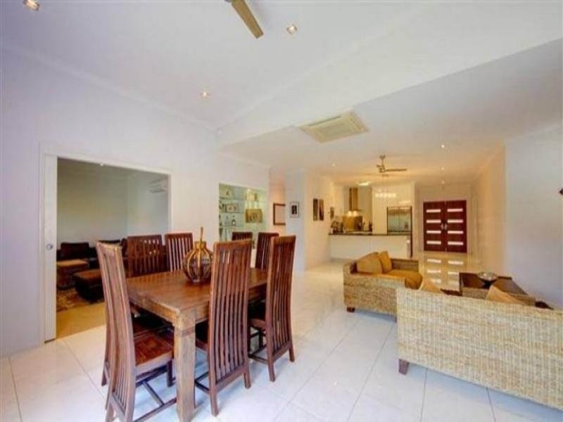 Bushland Beach QLD 4818