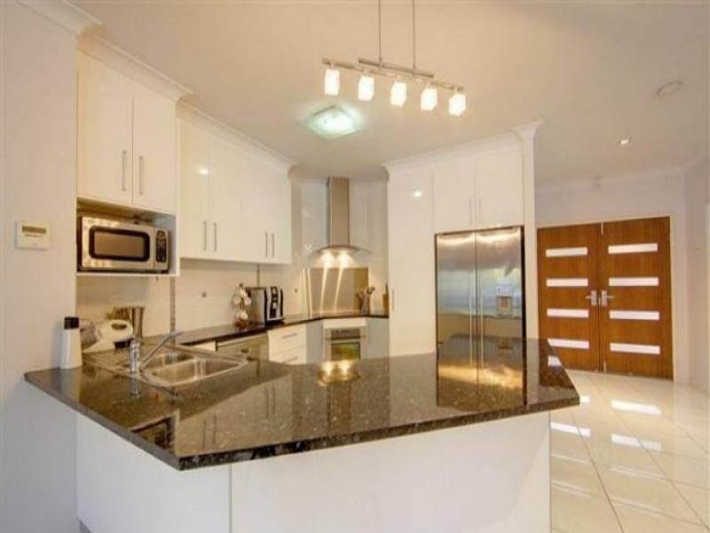 Bushland Beach QLD 4818