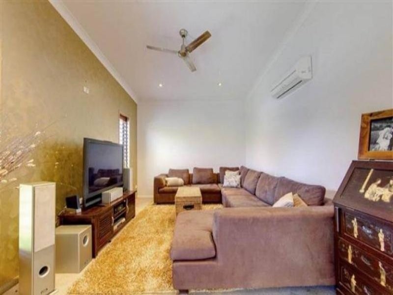 Bushland Beach QLD 4818