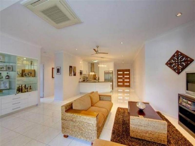 Bushland Beach QLD 4818