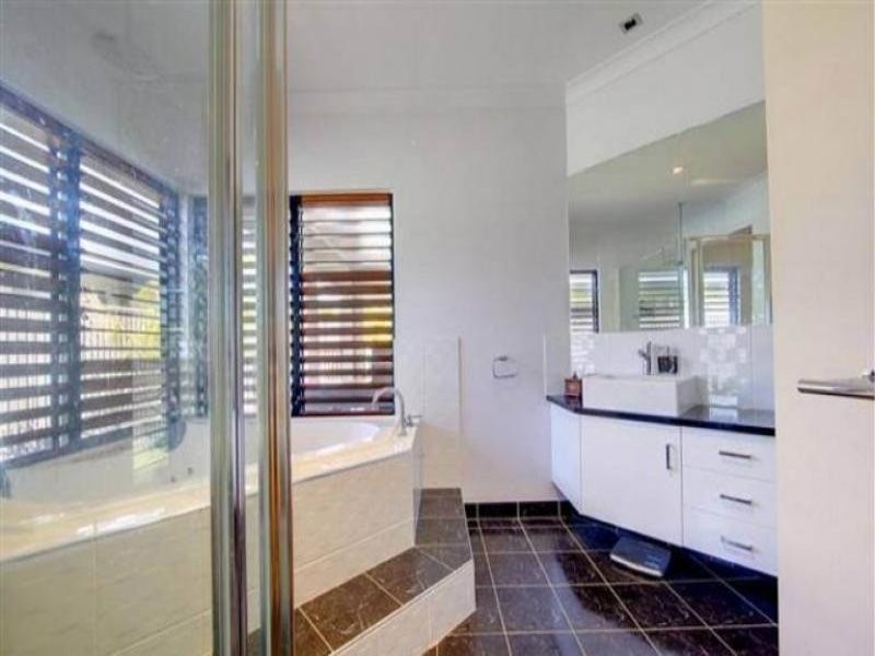 Bushland Beach QLD 4818