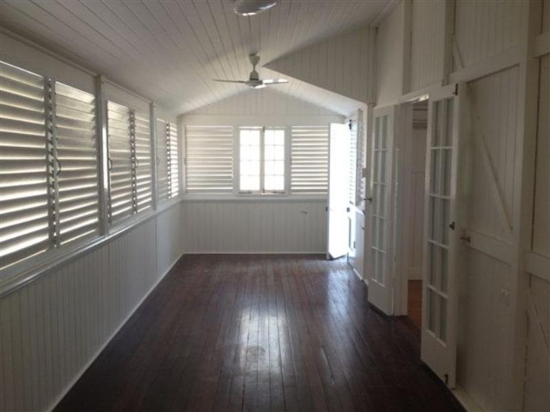 16 Isley Street, North Ward QLD 4810