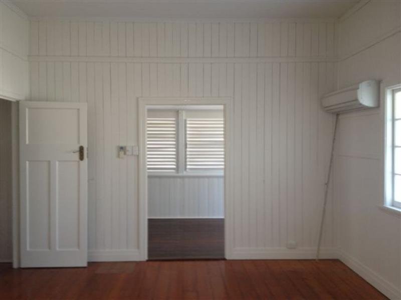 16 Isley Street, North Ward QLD 4810