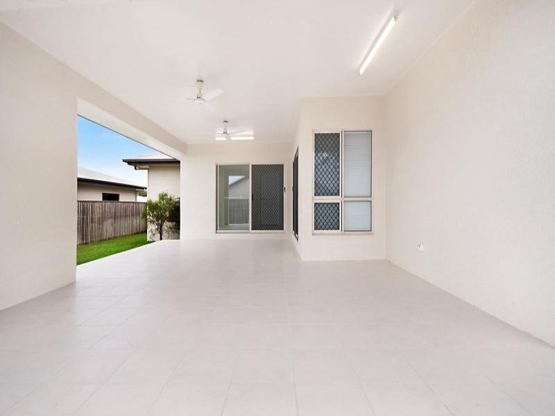 Bushland Beach QLD 4818