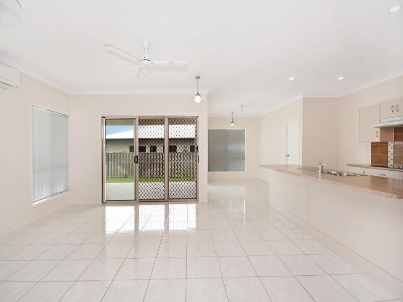 Bushland Beach QLD 4818