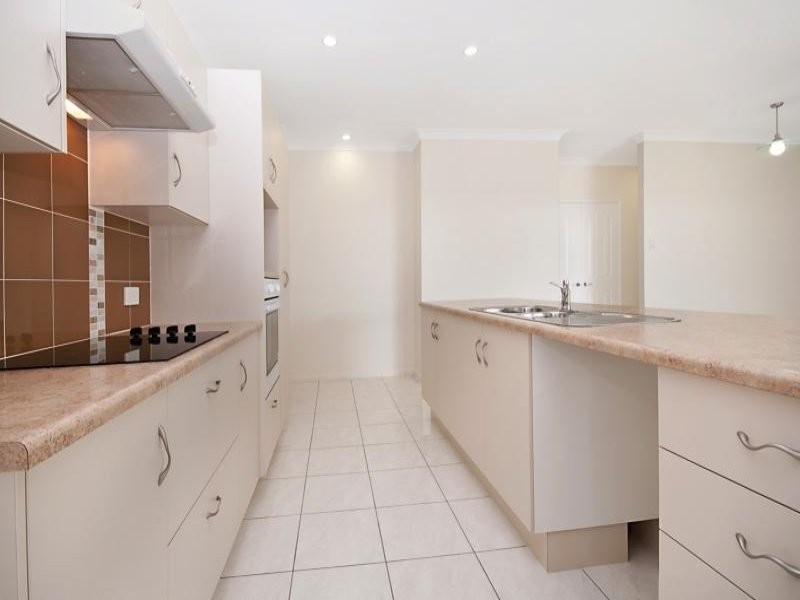 Bushland Beach QLD 4818