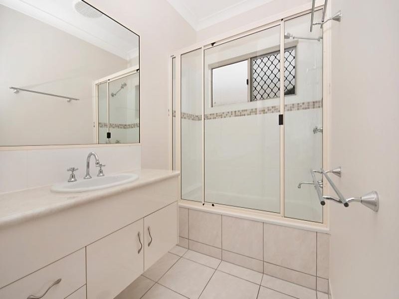 Bushland Beach QLD 4818