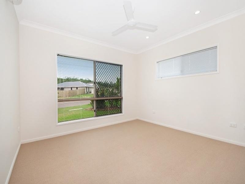 Bushland Beach QLD 4818