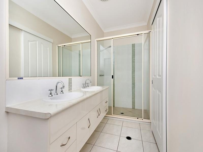 Bushland Beach QLD 4818