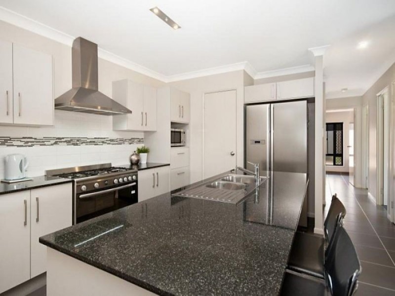 Bushland Beach QLD 4818