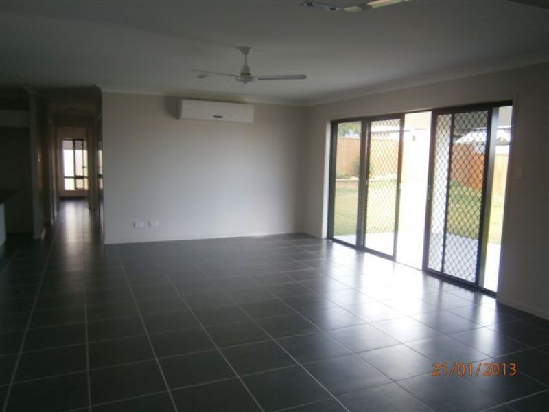 Bushland Beach QLD 4818