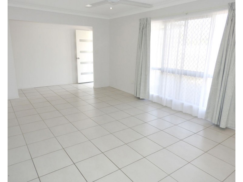 4 Nina Pocket, Bushland Beach QLD 4818