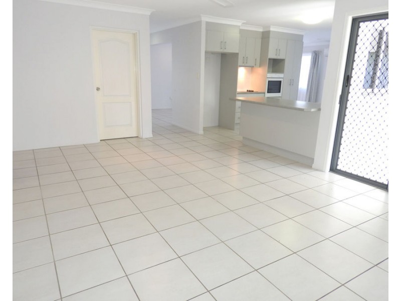 4 Nina Pocket, Bushland Beach QLD 4818