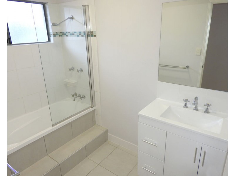 4 Nina Pocket, Bushland Beach QLD 4818