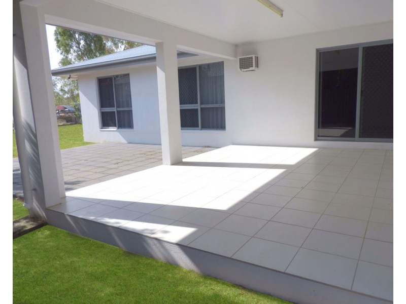 4 Nina Pocket, Bushland Beach QLD 4818