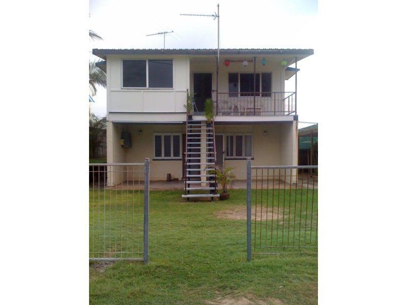 69 Cay St, Saunders Beach QLD 4818