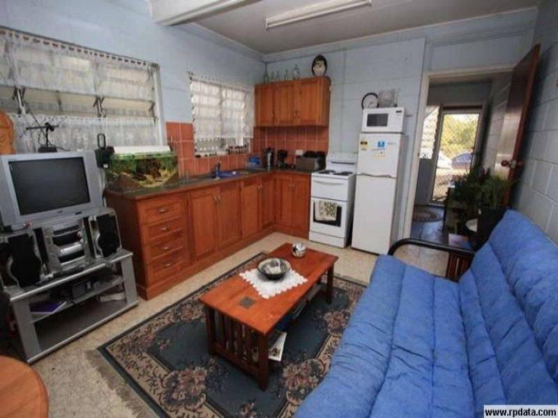 69 Cay St, Saunders Beach QLD 4818