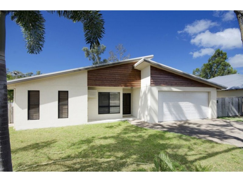 8 Clearwater Ct, Bushland Beach QLD 4818