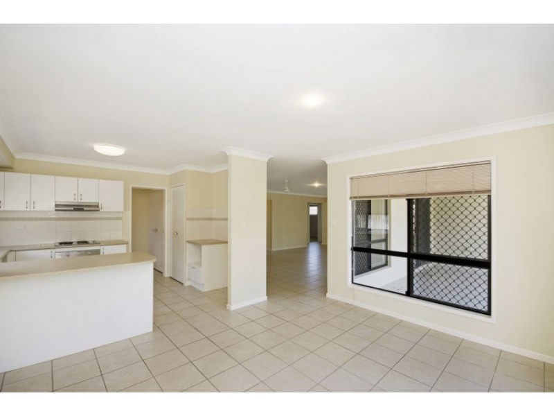 8 Clearwater Ct, Bushland Beach QLD 4818