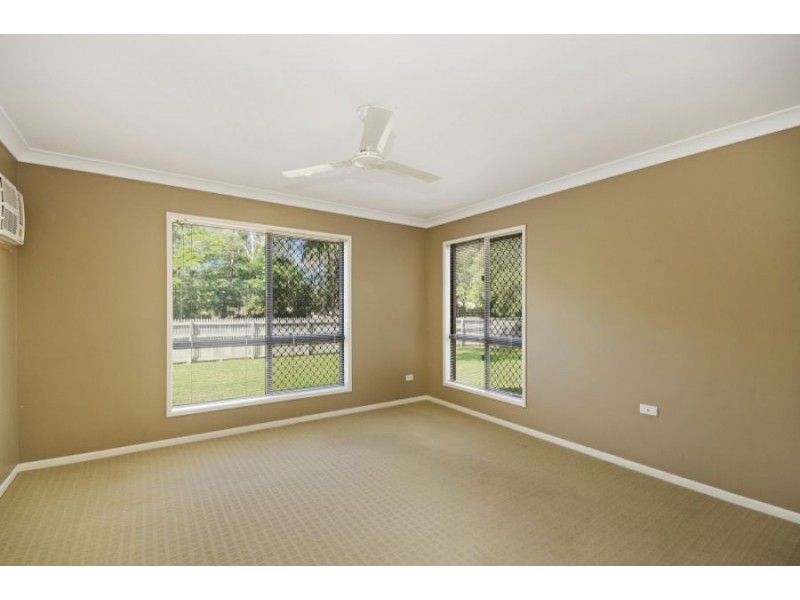 8 Clearwater Ct, Bushland Beach QLD 4818