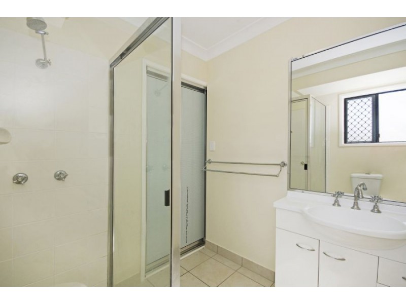 8 Clearwater Ct, Bushland Beach QLD 4818