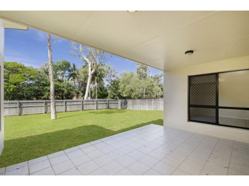 8 Clearwater Ct, Bushland Beach QLD 4818