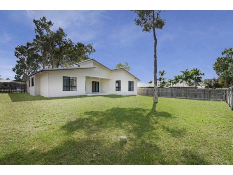 8 Clearwater Ct, Bushland Beach QLD 4818