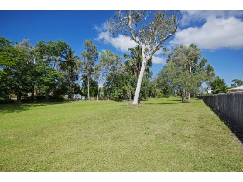 8 Clearwater Ct, Bushland Beach QLD 4818