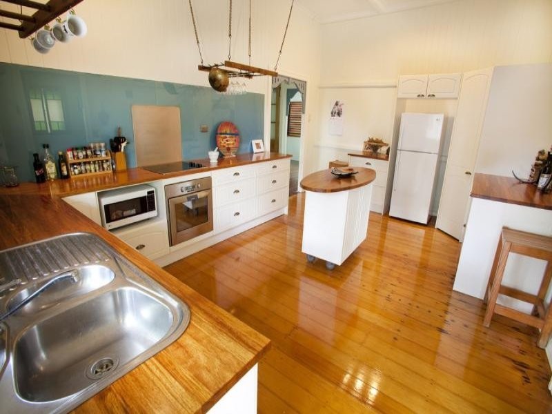 52 Norris St, Hermit Park QLD 4812