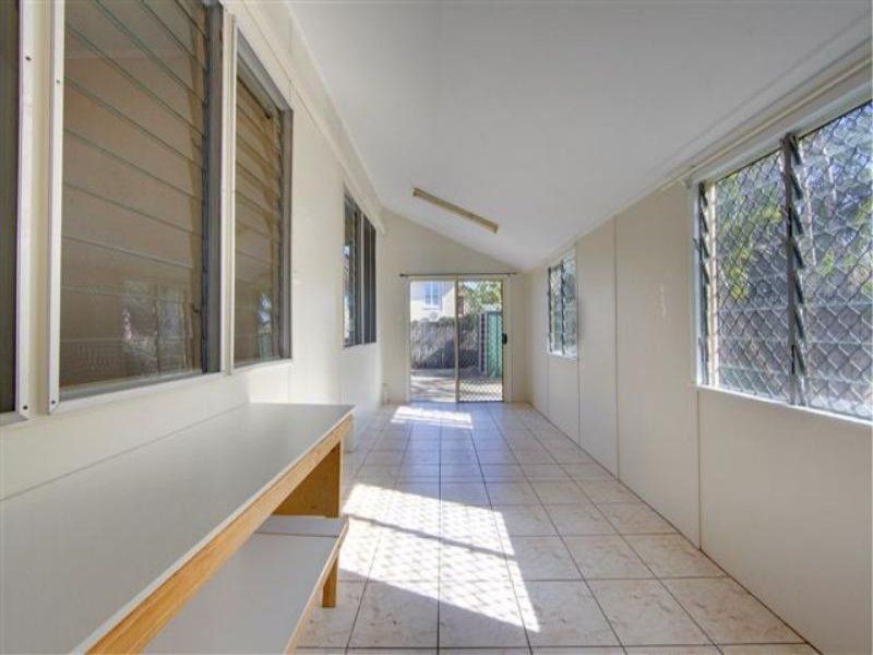 28 Crauford St, West End QLD 4810