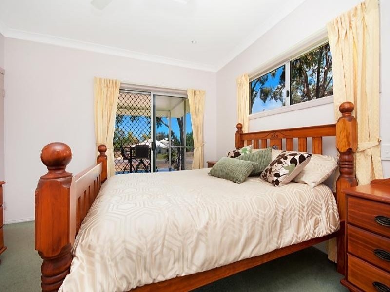 11 Marita Ct, Bushland Beach QLD 4818