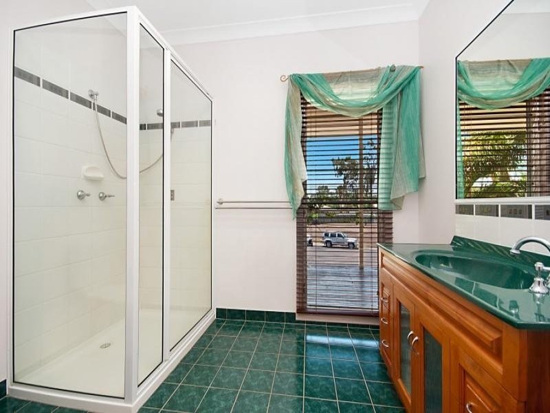 11 Marita Ct, Bushland Beach QLD 4818