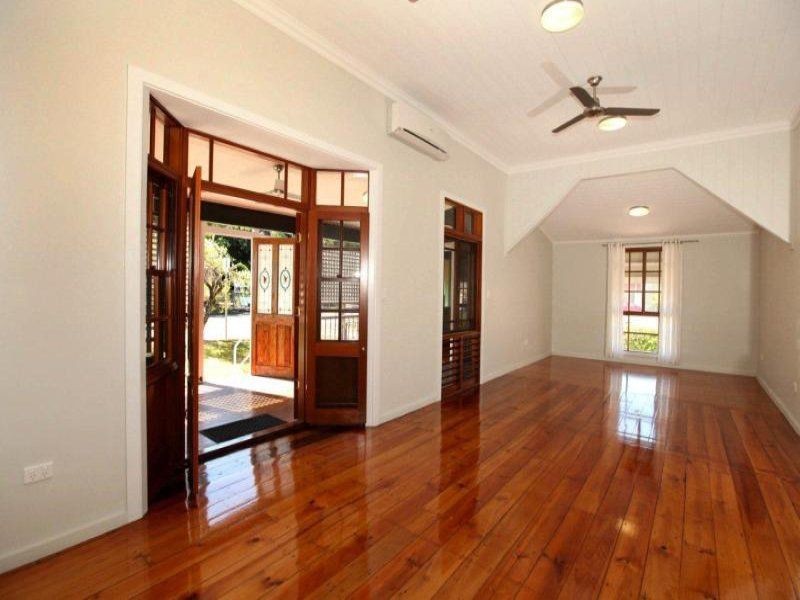 2 Lamington Rd, West End QLD 4810