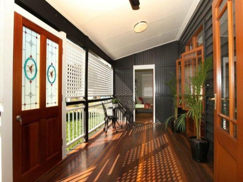 2 Lamington Rd, West End QLD 4810