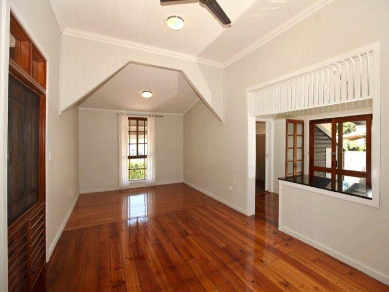 2 Lamington Rd, West End QLD 4810