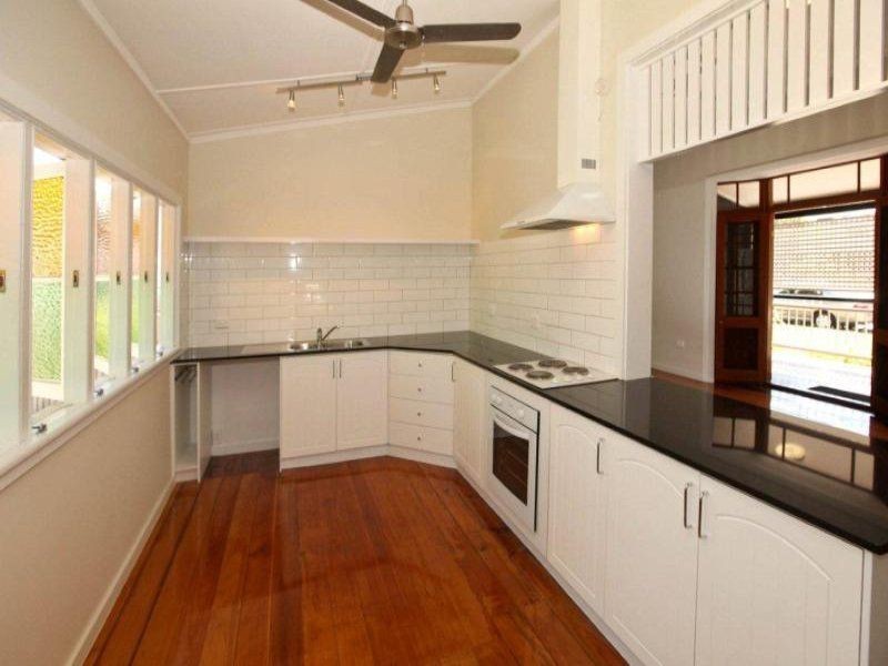 2 Lamington Rd, West End QLD 4810