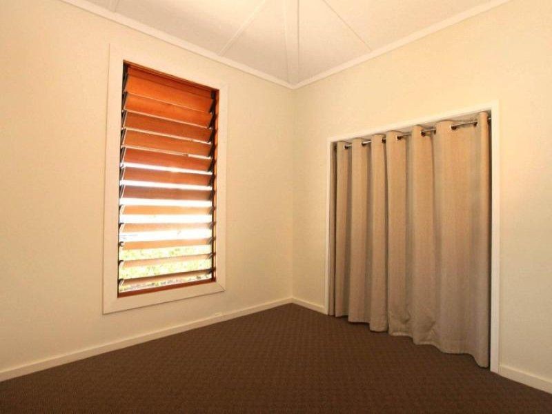 2 Lamington Rd, West End QLD 4810