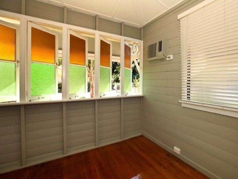 2 Lamington Rd, West End QLD 4810