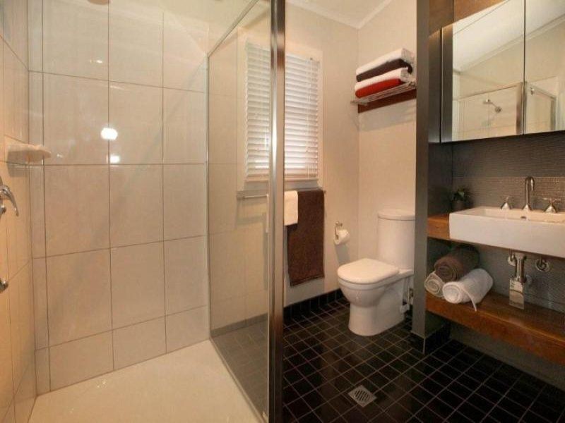 2 Lamington Rd, West End QLD 4810