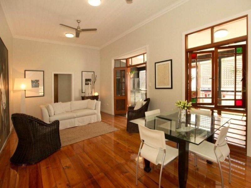 2 Lamington Rd, West End QLD 4810