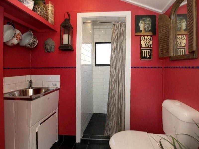 2 Lamington Rd, West End QLD 4810